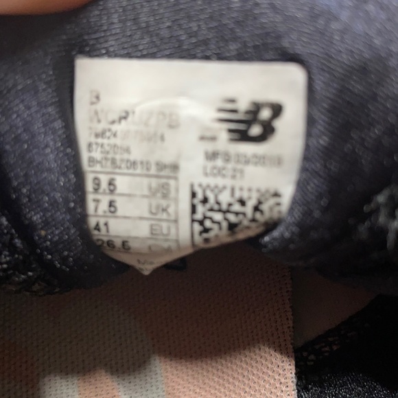 New balance fresh foam running shoes size 9.5 - Picture 6 of 6